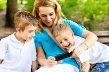 tips mengajari anak memakai tablet