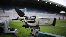 Presenter TV Perancis Ini Berteleportasi Saat Melaporkan Pertandingan EURO 2016!