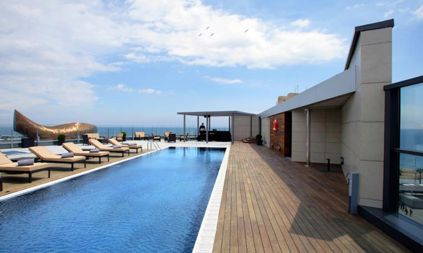 kolam renang hotel pullman